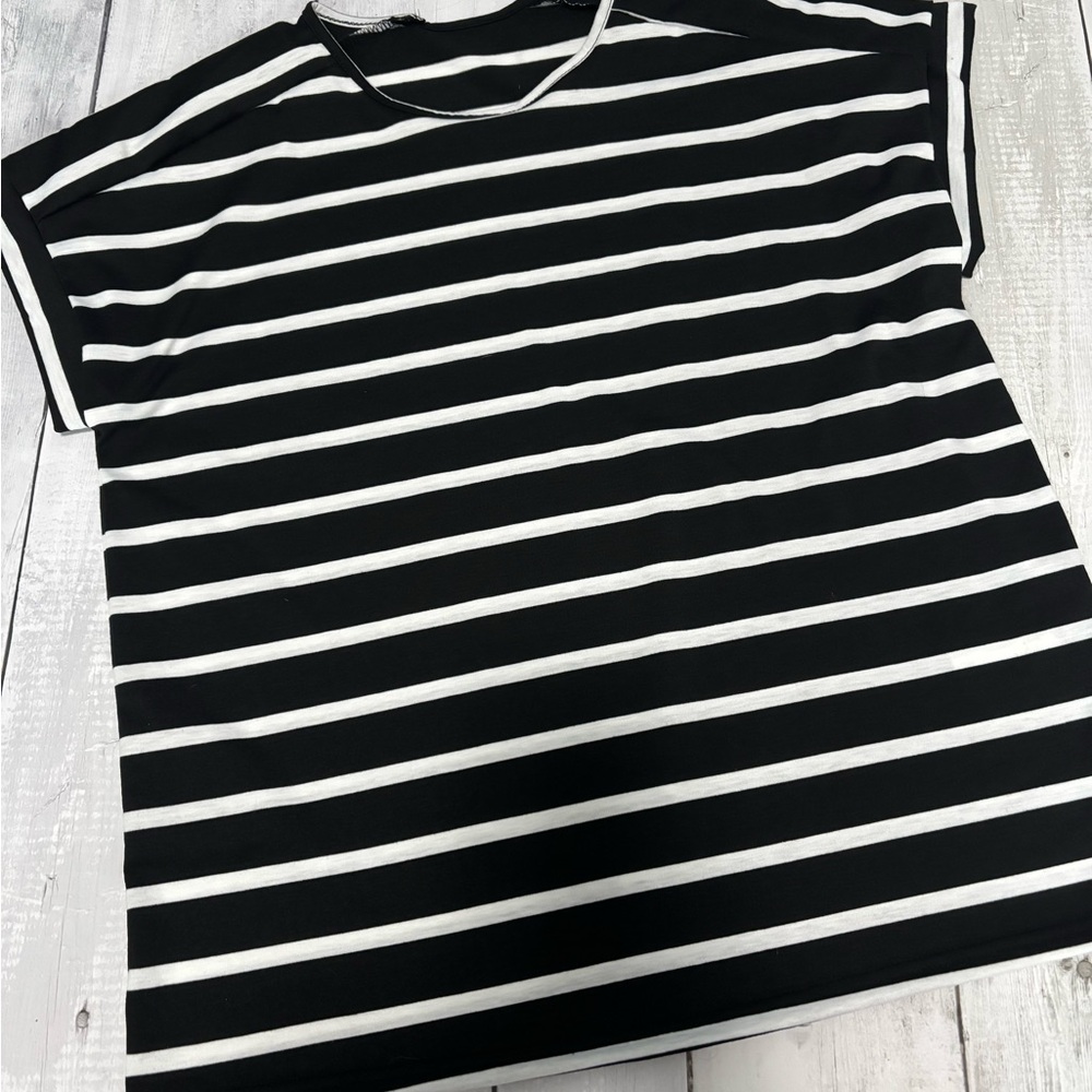 Women’s Black and White Striped T-Shirt NWOT size L